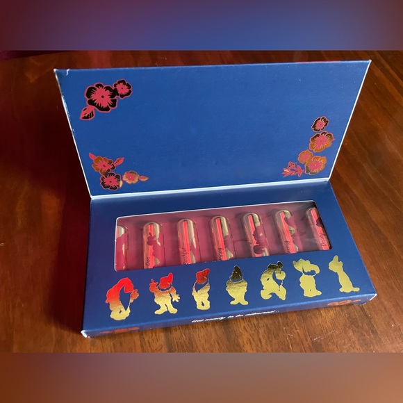 Besame Cosmetics Snow White Disney Collection Seven Dwarfs Mini Lipstick Set NIB - Picture 3 of 4